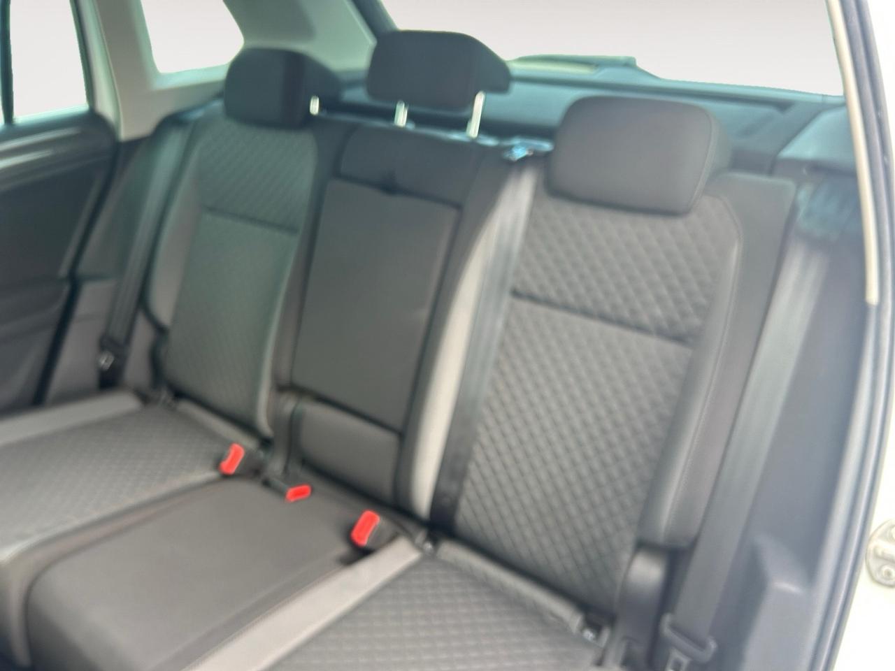 Volkswagen Tiguan 1.6 TDI SCR Sport R-Line