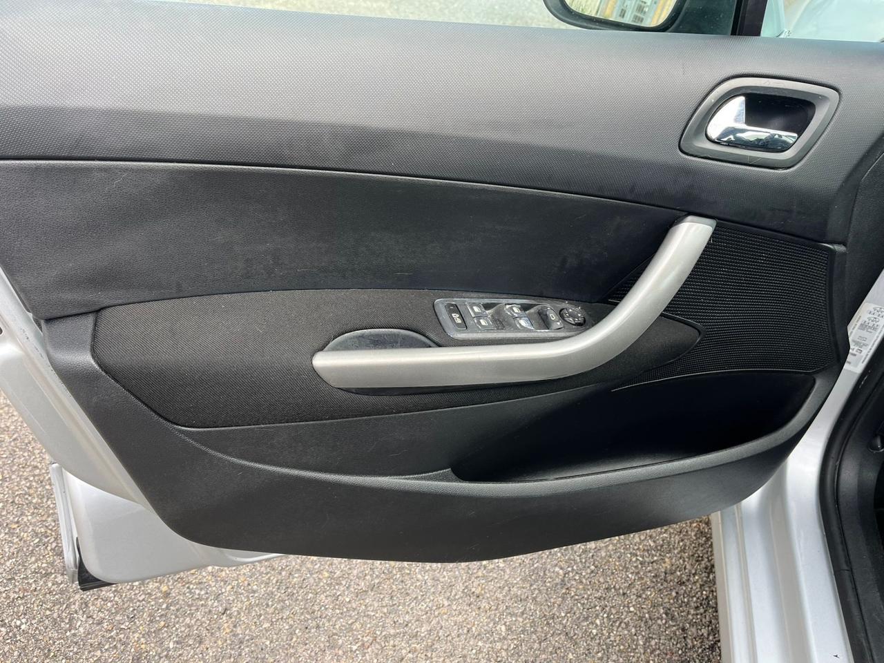 Peugeot 308 1.6 HDi 110CV 5p. Féline (6 Marce)
