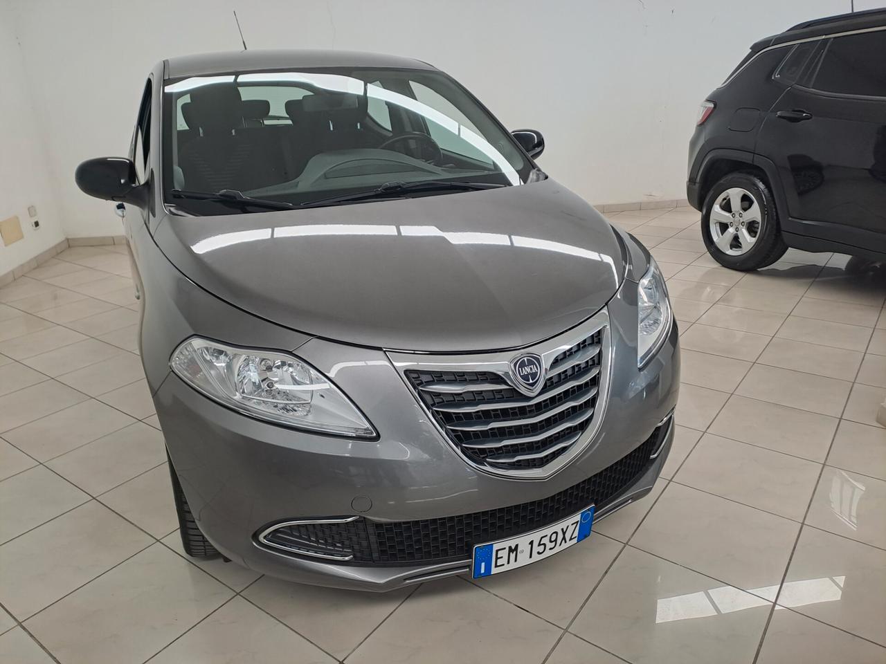 Lancia Ypsilon 1.2 69 CV 5 porte S&S Silver