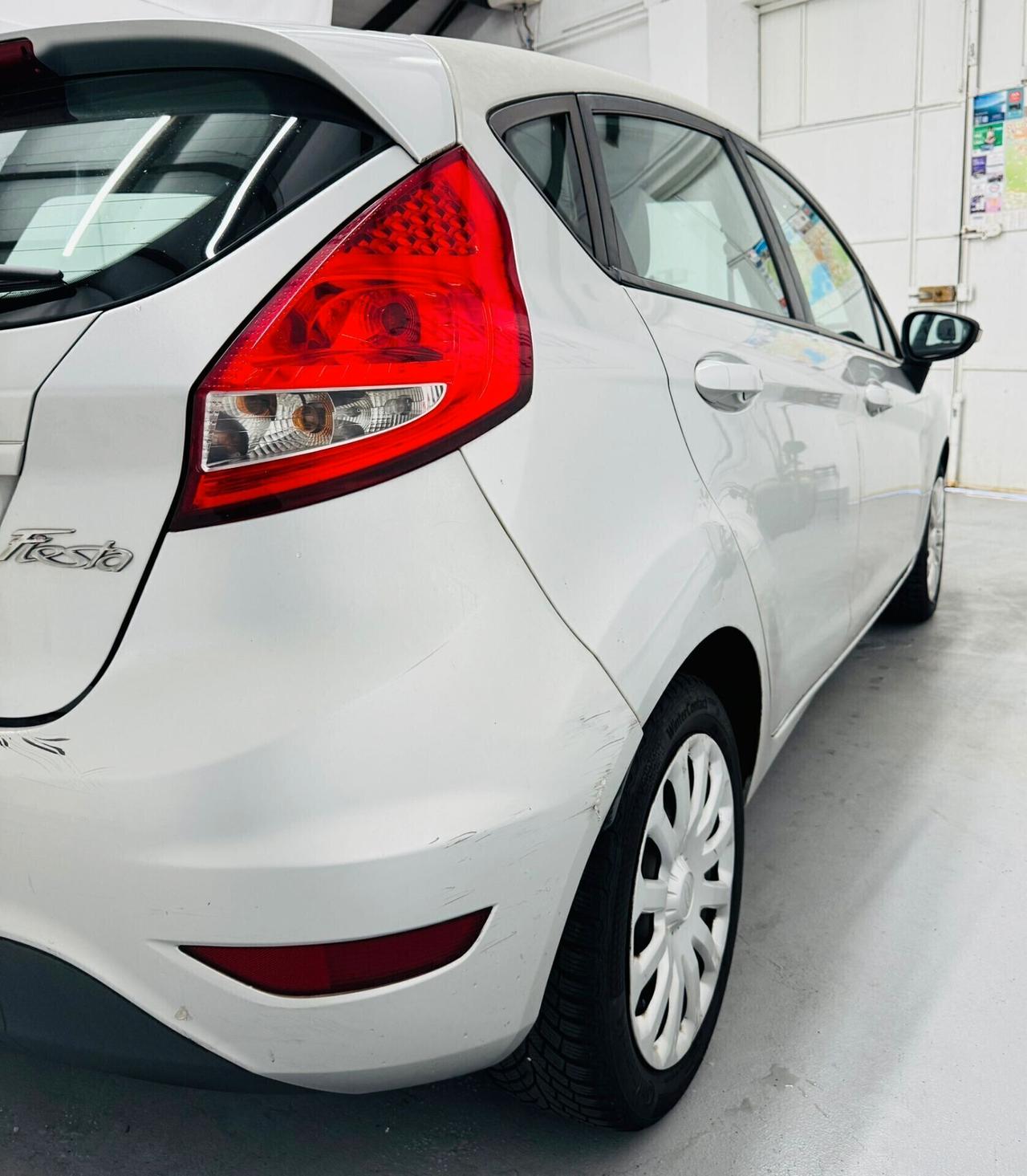 Ford Fiesta 1.4 TDCi 68CV 5 porte Titanium