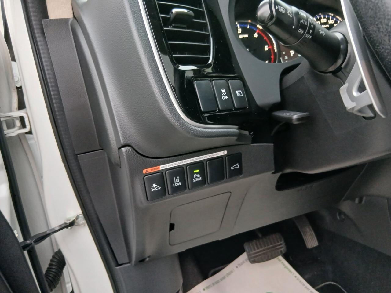 Mitsubishi Outlander 2.2 DI-D 4WD Instyle Plus SDA 7 posti tua a € 199 mese