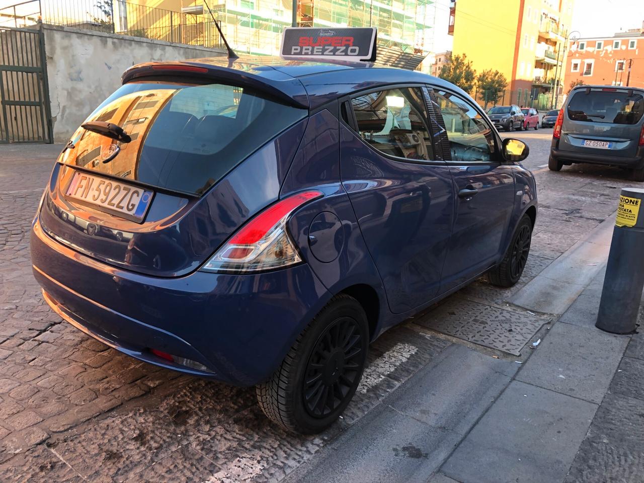 Lancia Ypsilon 1.2 69 CV 5 porte Unyca