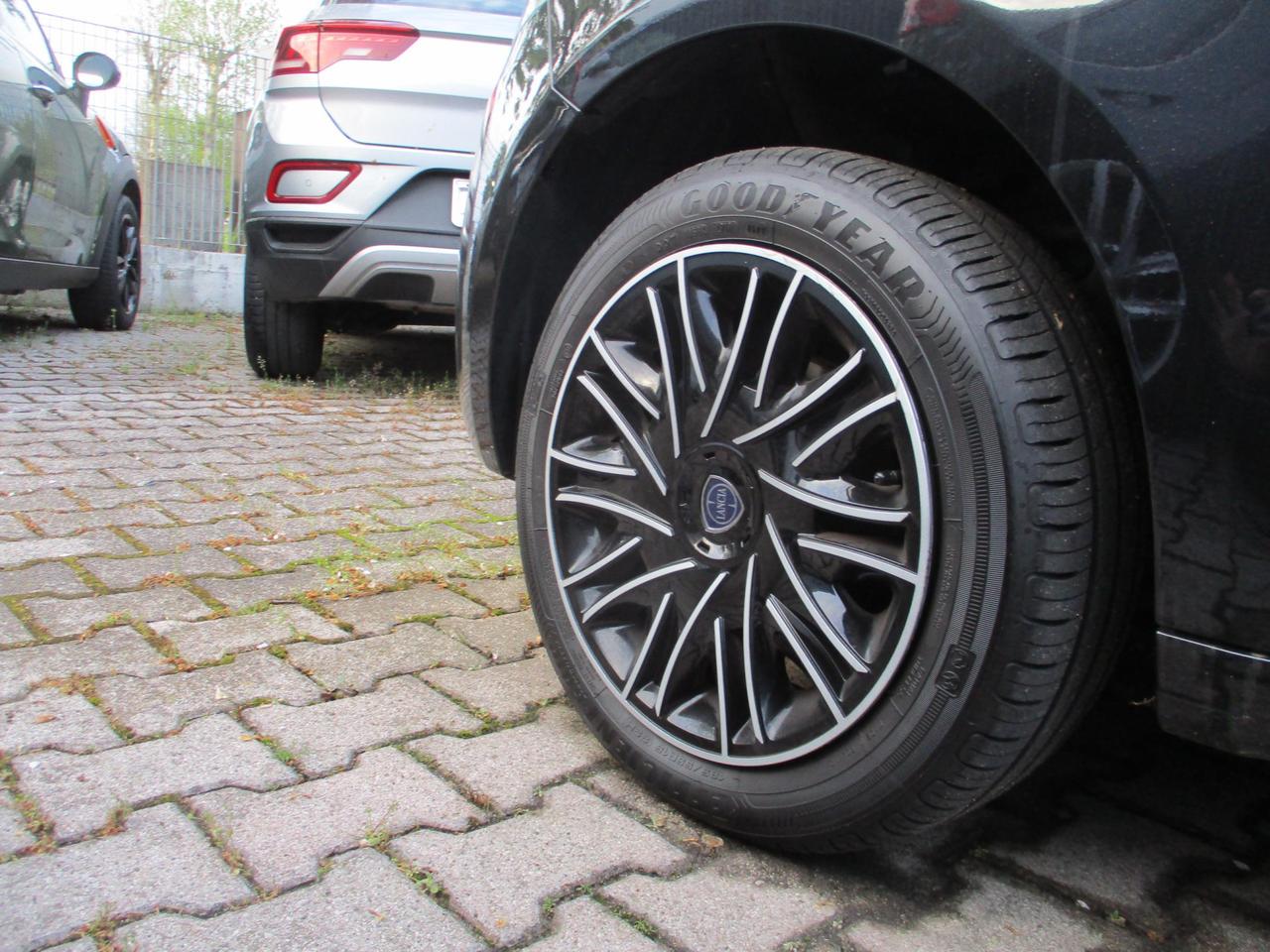 Lancia Ypsilon 1.0 Hybrid Silver Plus - Ok Neopat./Bluetooth