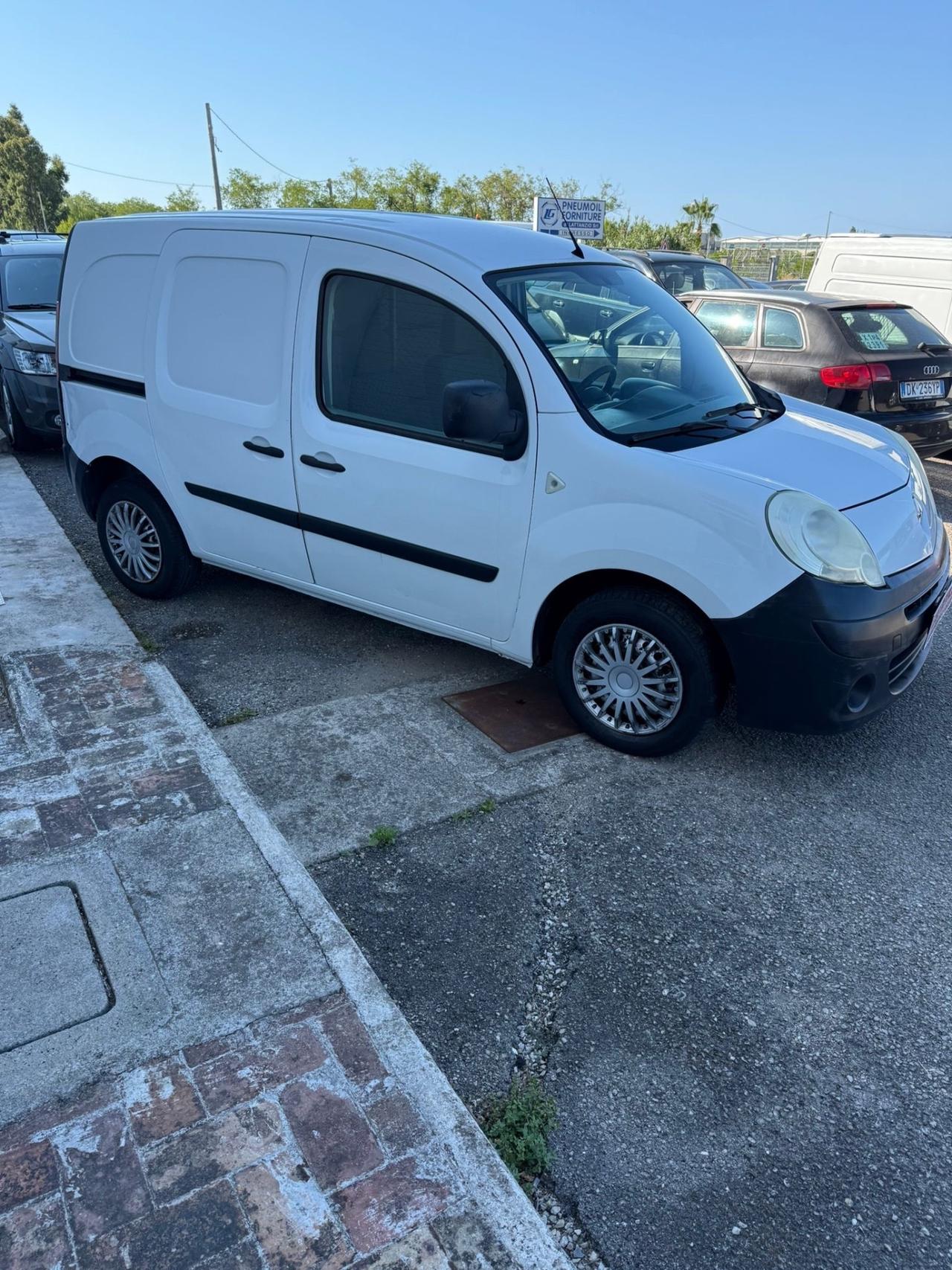 Renault Kangoo - AUTOCARRO