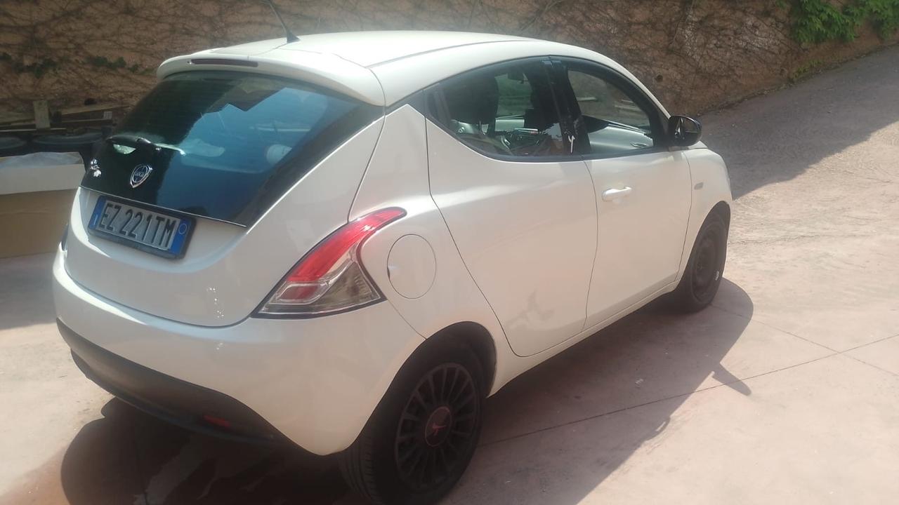 Lancia Ypsilon 1.2 GPL - 2015