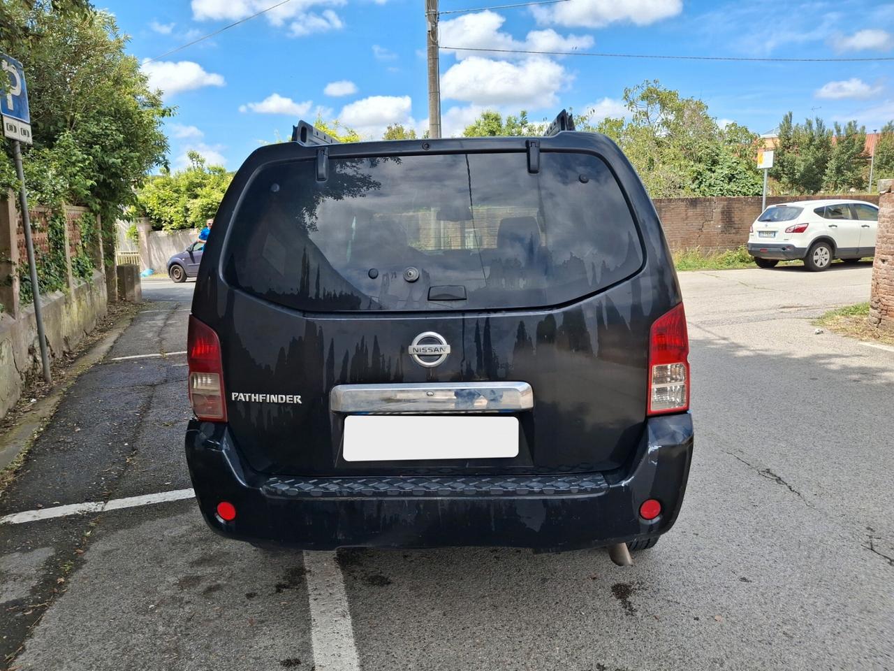 Nissan Pathfinder 2.5 dCi SE