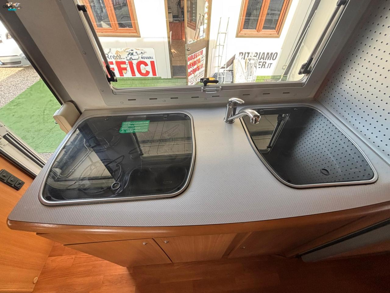 Mobilvetta TOP DRIVER S 70 - Mansardato compatto con letti a castello in coda