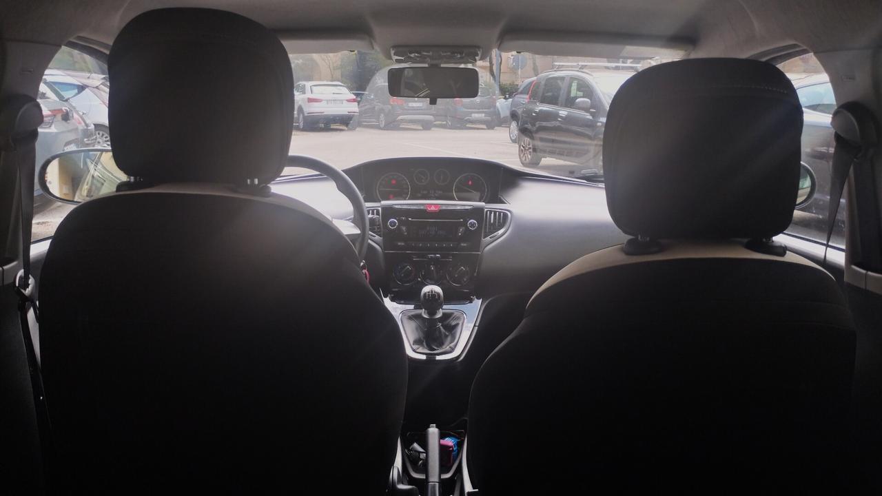 Lancia Ypsilon 1.2 69 CV 5 porte Elefantino NEOPATENTATI