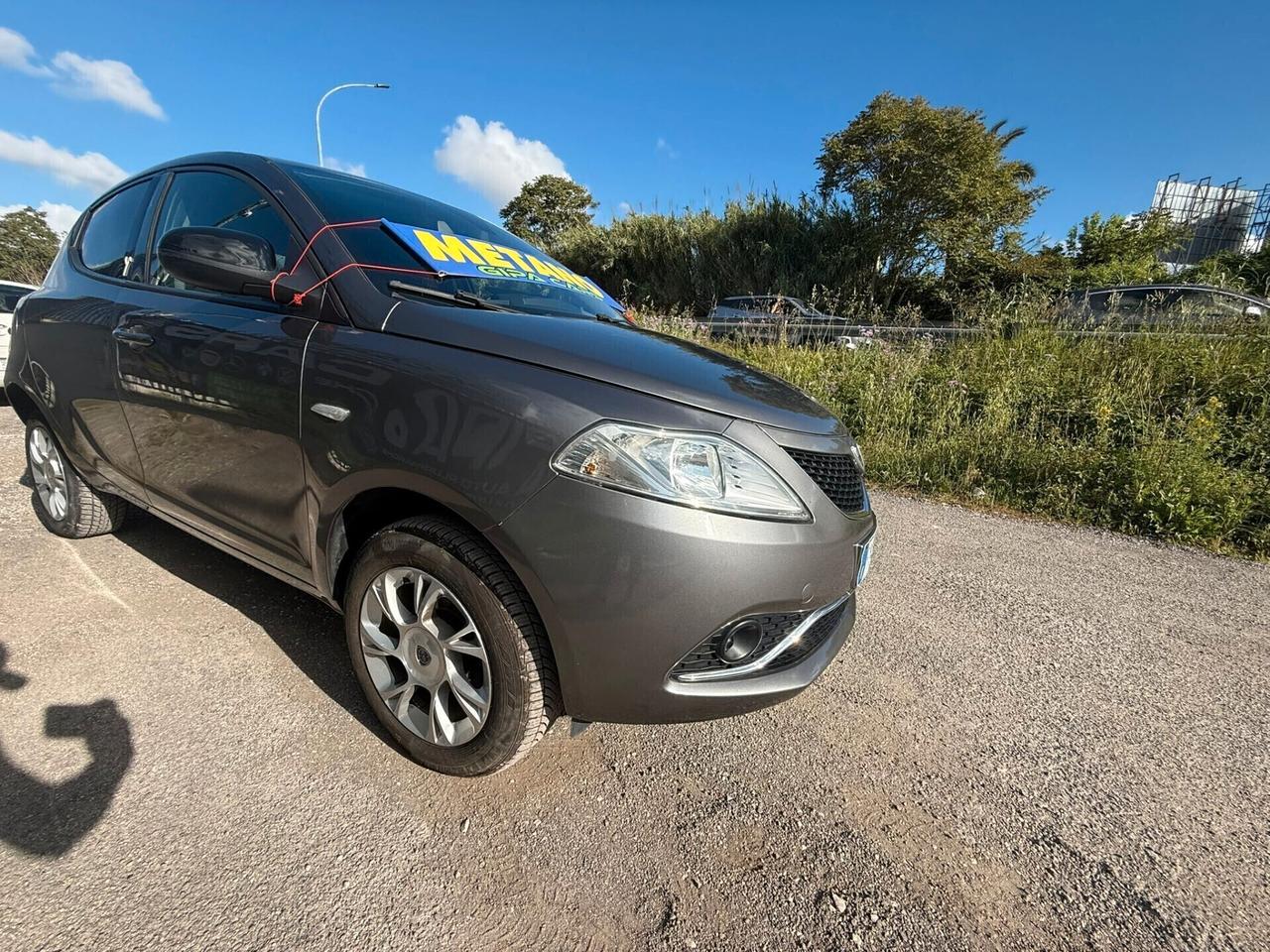 Lancia Ypsilon 0.9 TwinAir 85 CV 5 porte Metano Ecochic Elle