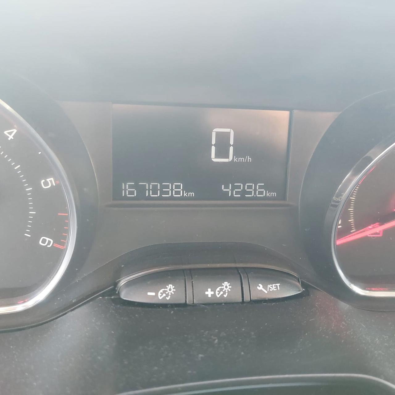 Peugeot 208 1.4 HDi 68 CV 5 porte Allure