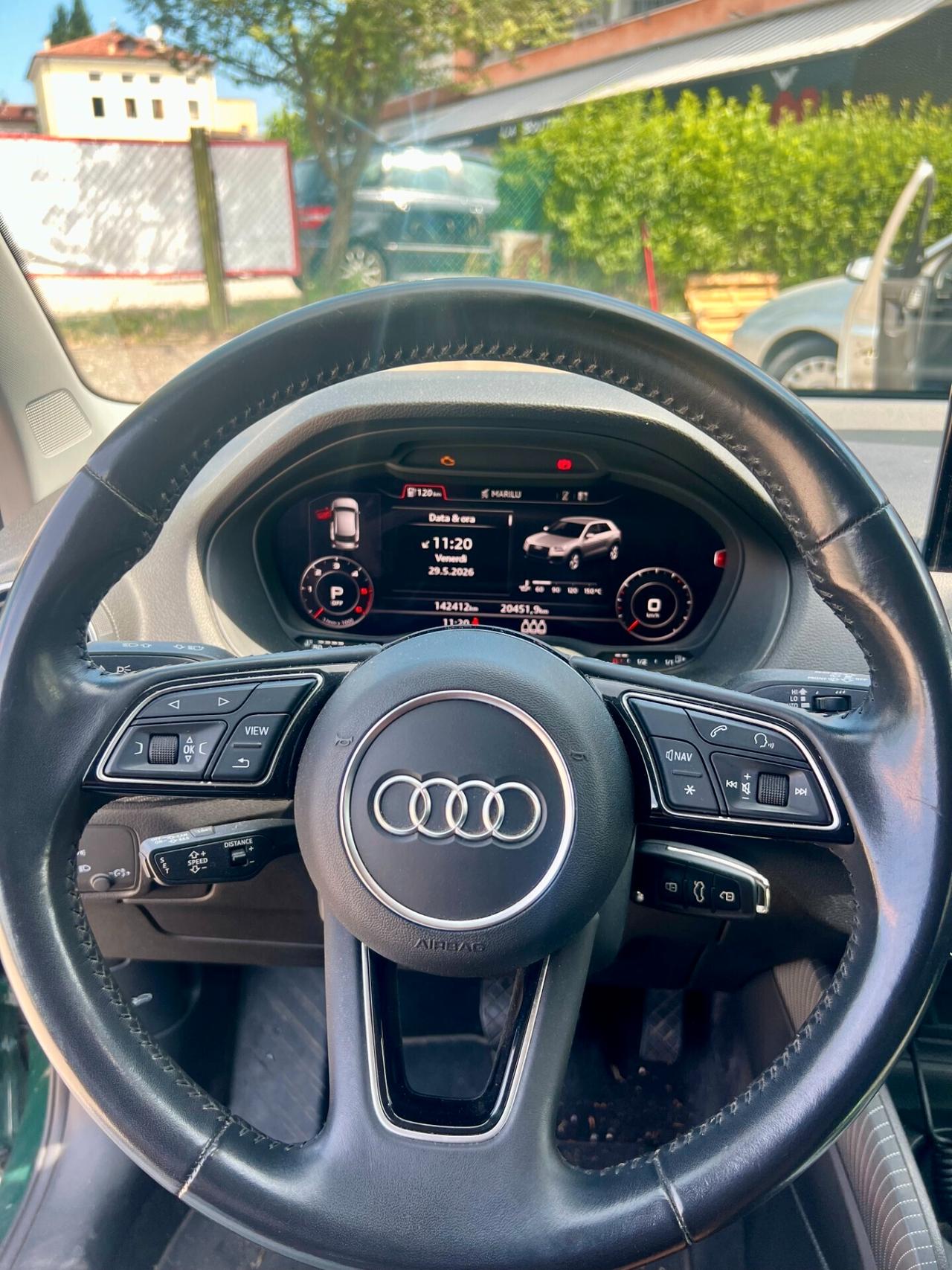 Audi Q2 35 TDI S tronic Identity Black
