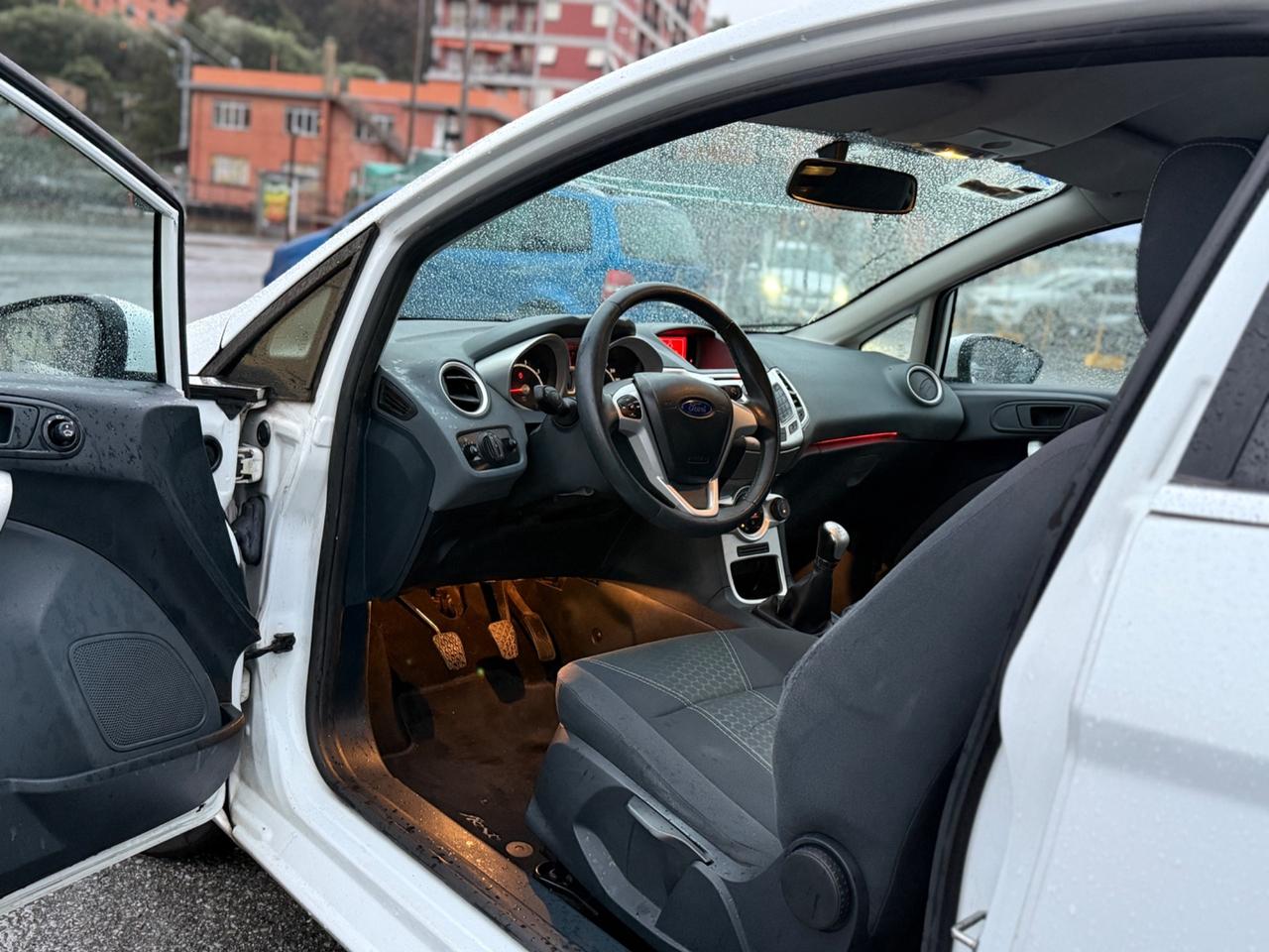 Ford Fiesta 1.2 TITANIUM 2011 NEOPATENTATI