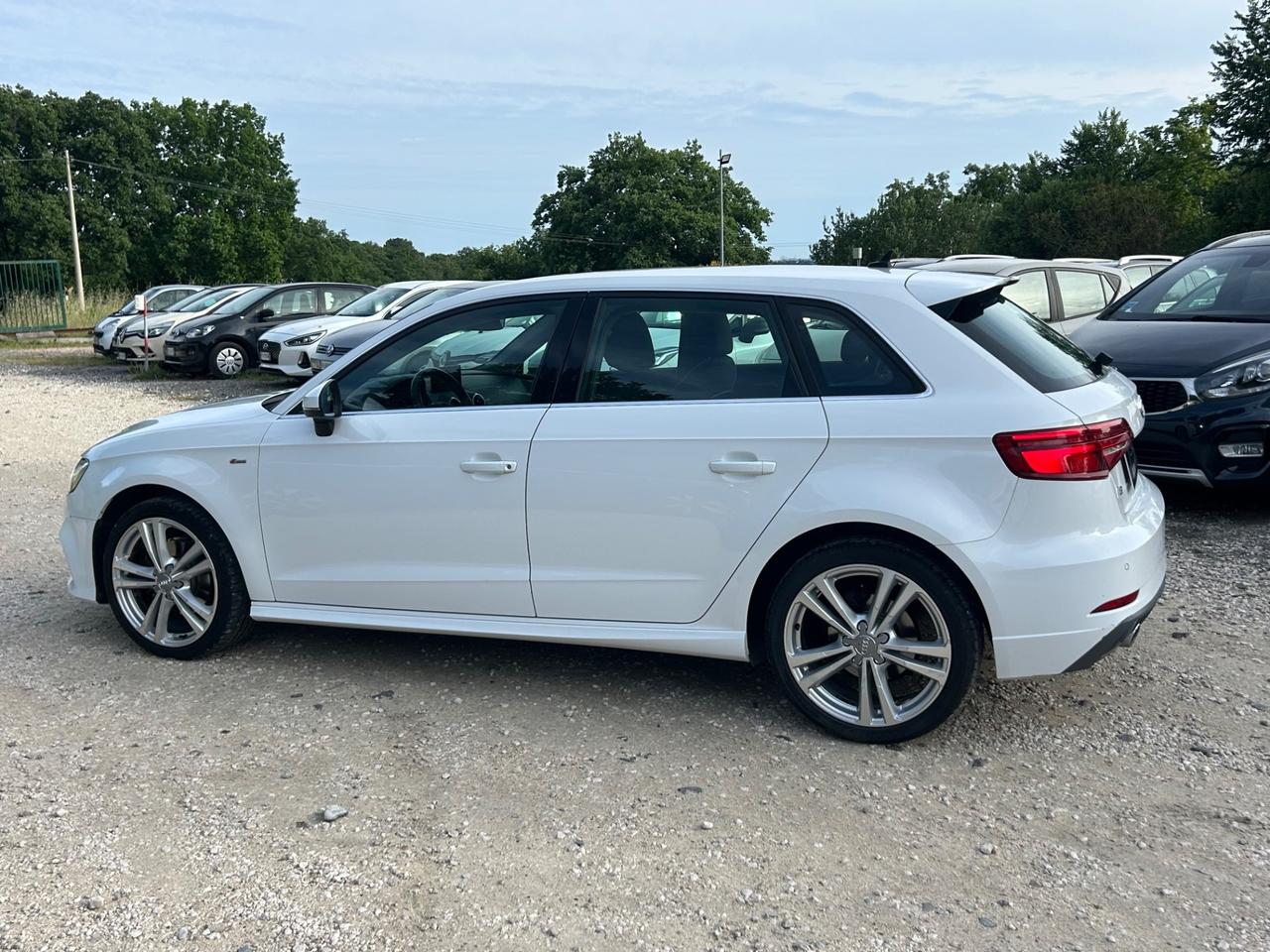Audi A3 SPB 30 TDI Business Sline esterno neopatentati permute