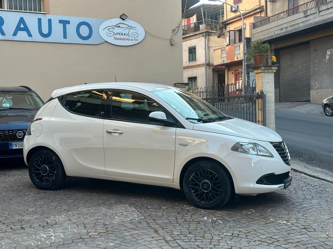 Lancia Ypsilon 1.3 MJT 16V 95 CV 5 OK neopatentati
