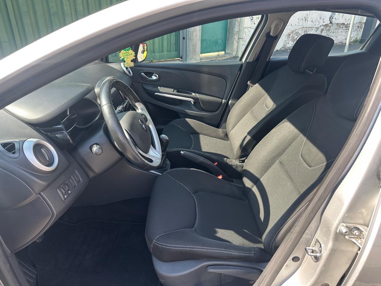 Renault Clio 1.2 75CV 5 porte Zen - ok neopatentati