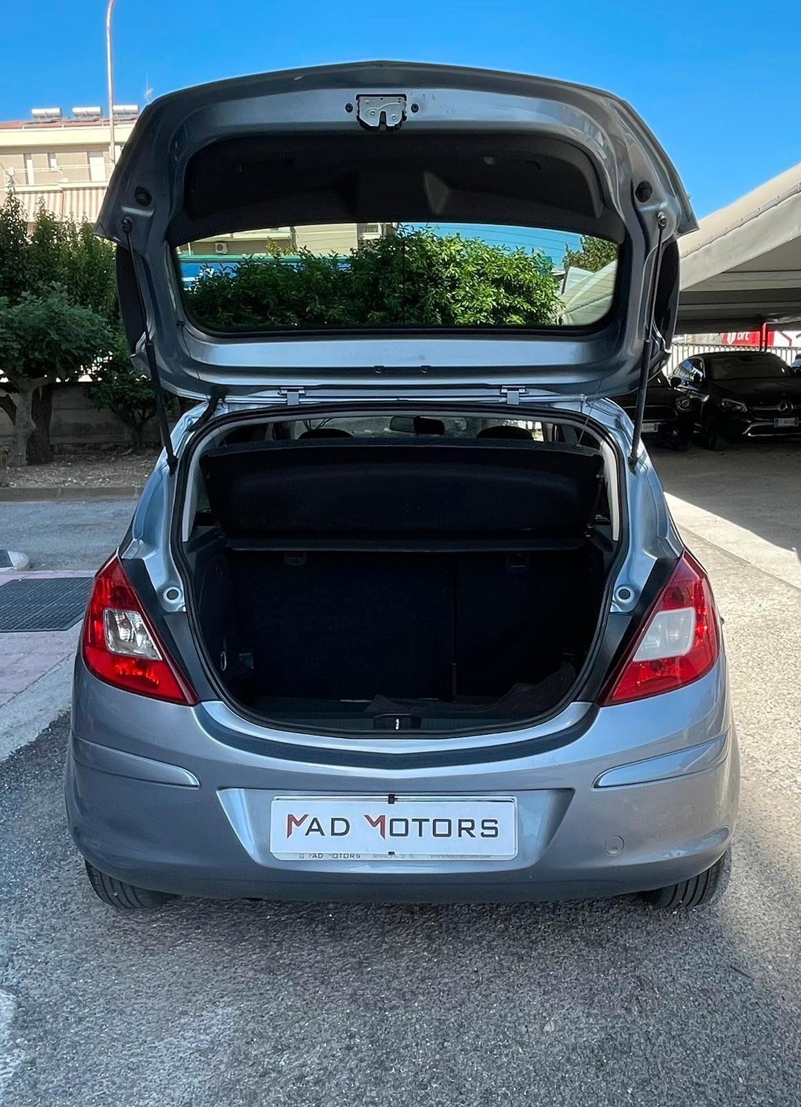 Opel Corsa 1.2 5 porte 86Cv