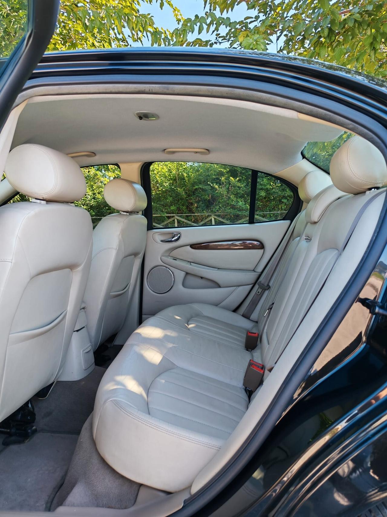 Jaguar X-Type 2.5 V6 24V cat Executive