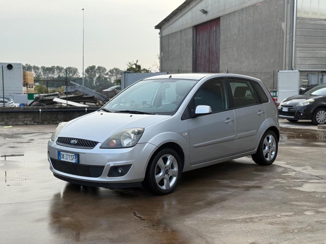 Ford Fiesta 1.2 16V 5p. Ghia