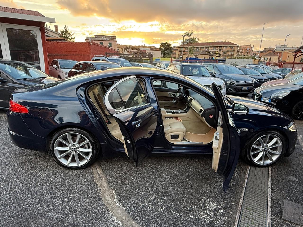 XF 3.0 D V6 Premium Luxury-unipro-rate-garanzia-