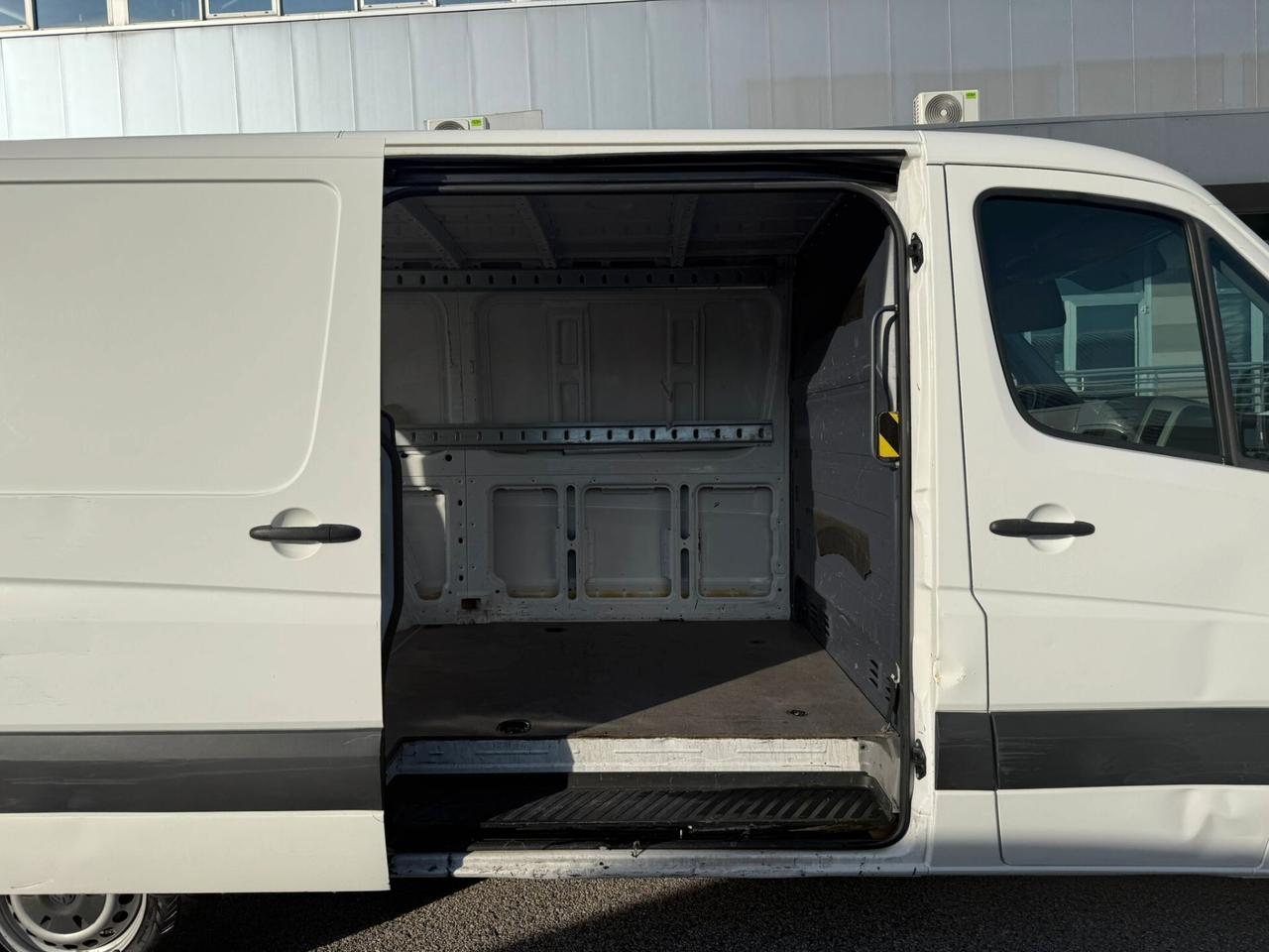 Volkswagen Crafter 30 2.0 TDI 136CV PM-TN furgone (042)