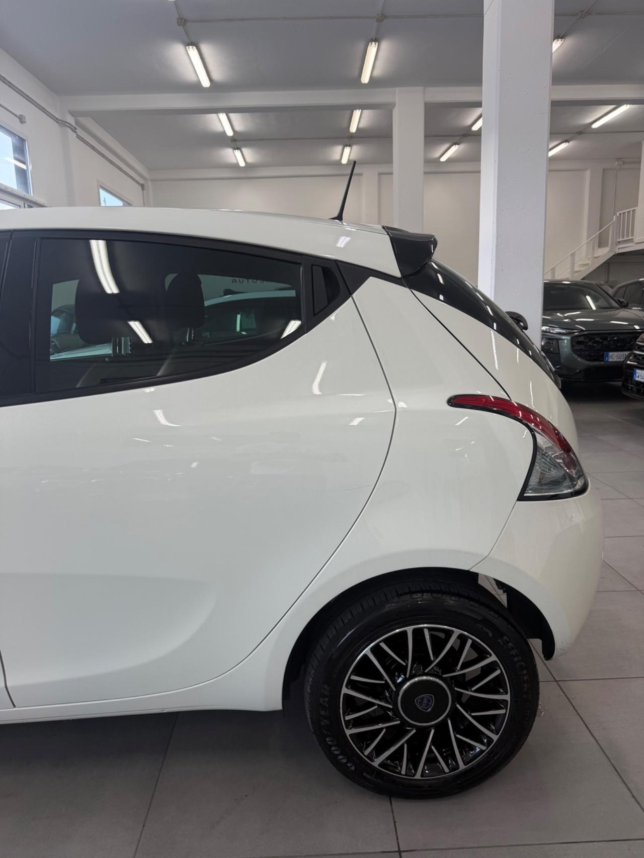 Lancia Ypsilon 1.0 Alberta Ferretti FINANZIABILE