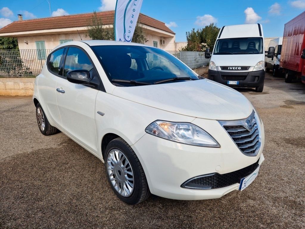 Lancia Ypsilon 0.9 TwinAir 85 CV 5 porte S&amp;S Gold