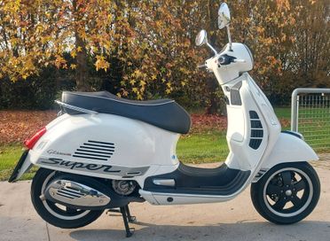 Piaggio Vespa 300 GTS Super