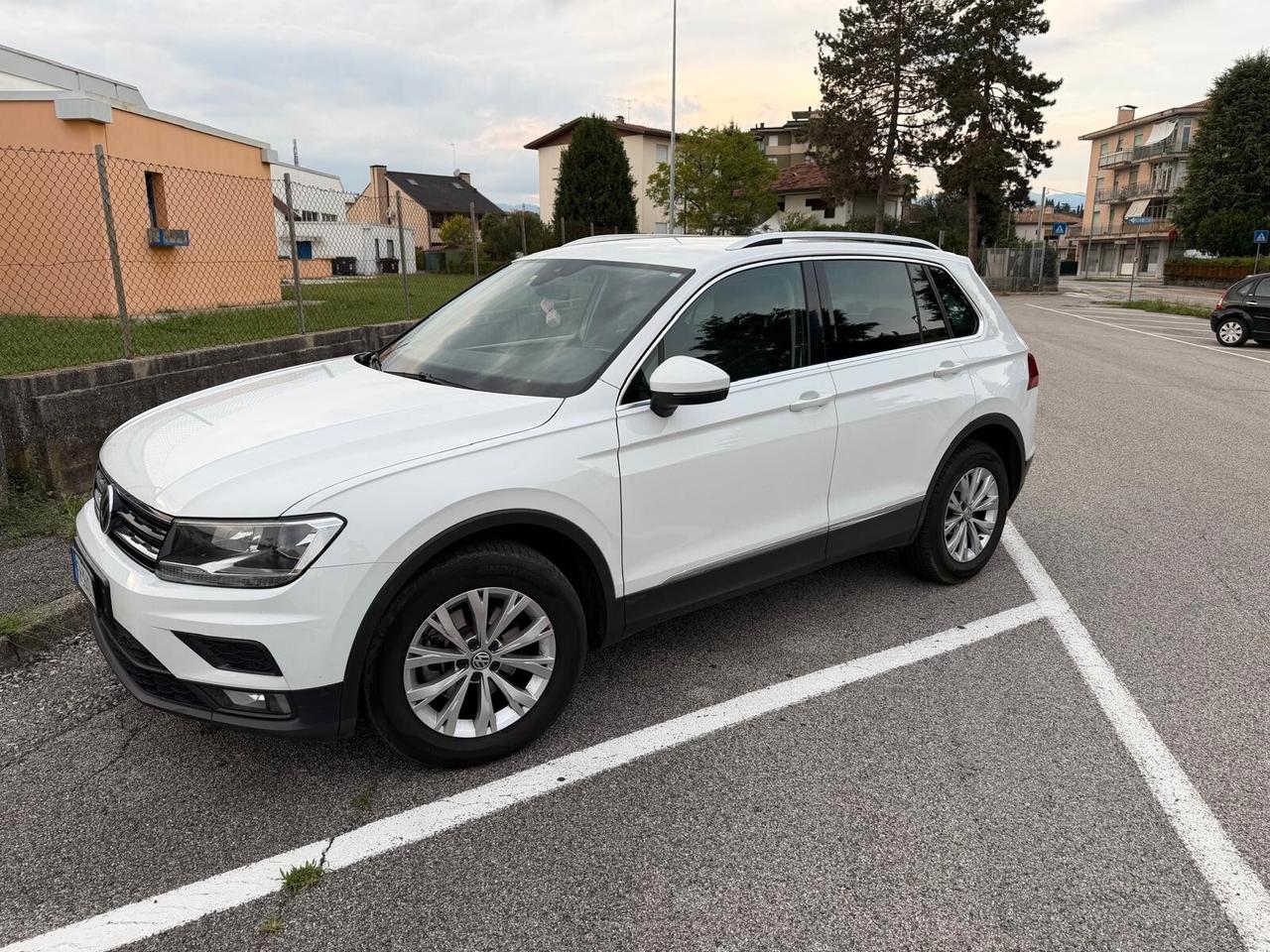 Volkswagen Tiguan 2.0 TDI SCR DSG 4MOTION Business BMT