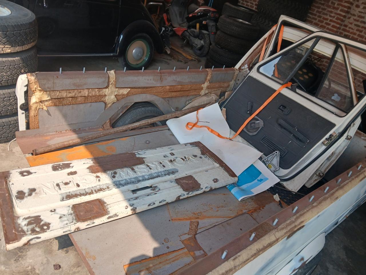 Volkswagen Caddy da restaurare
