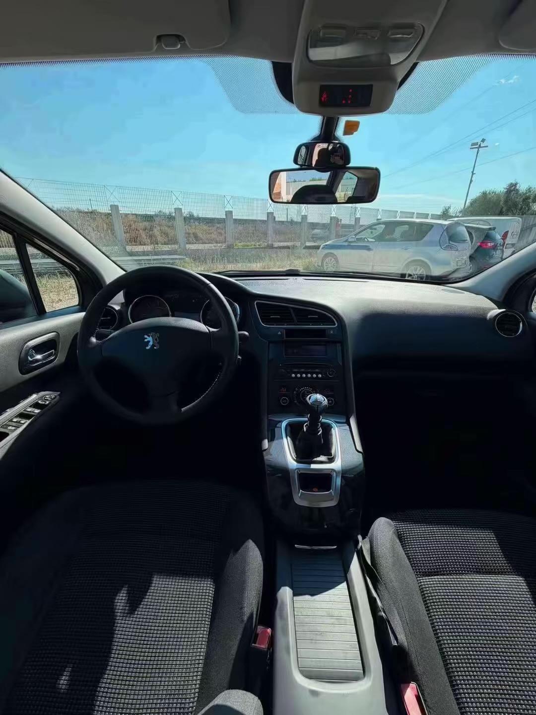 Peugeot 5008 1.6 HDi 115CV Business