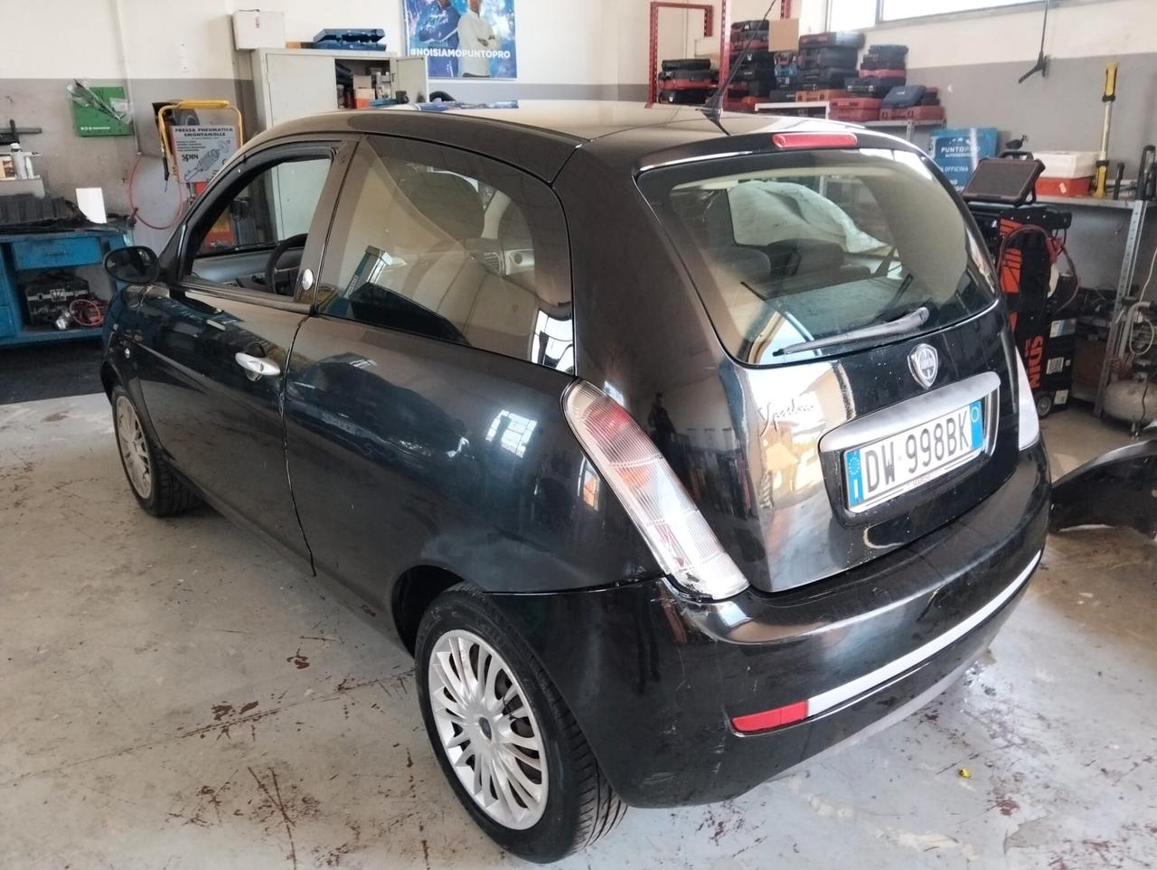 Lancia Ypsilon 1.4 Argento gpl serie