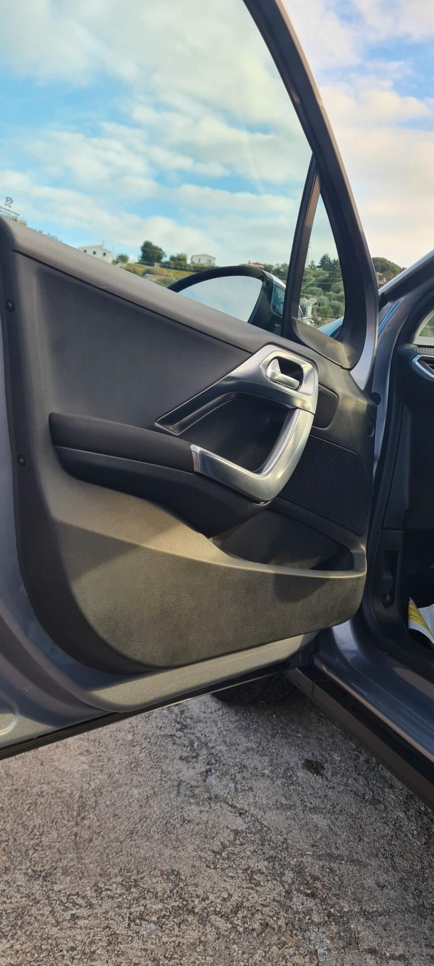 Peugeot 2008 1.6 e-HDi 92 CV unico proprietario 130.000 km