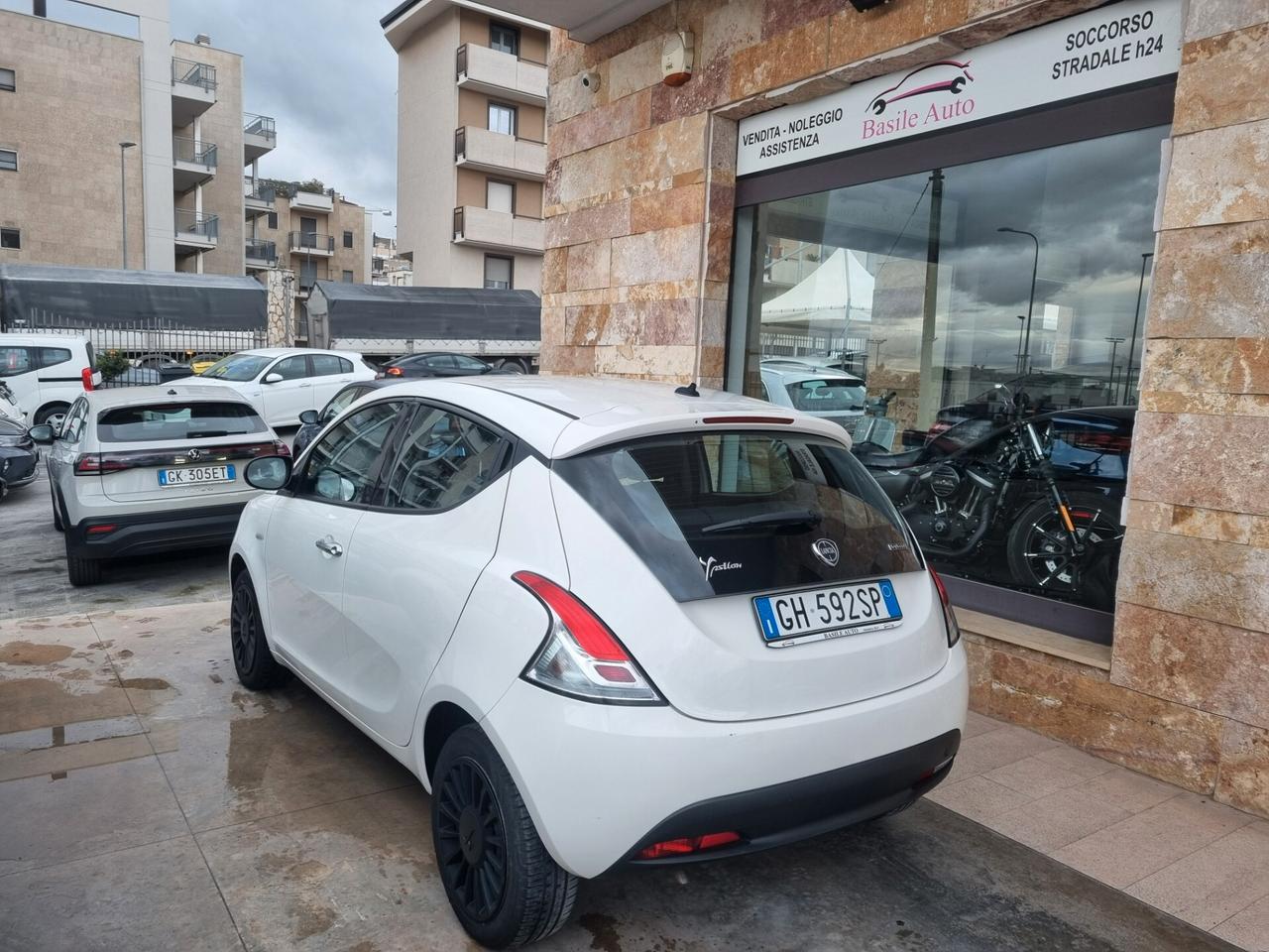 Lancia Ypsilon 1.0 FireFly 5 porte S&S Hybrid Silver