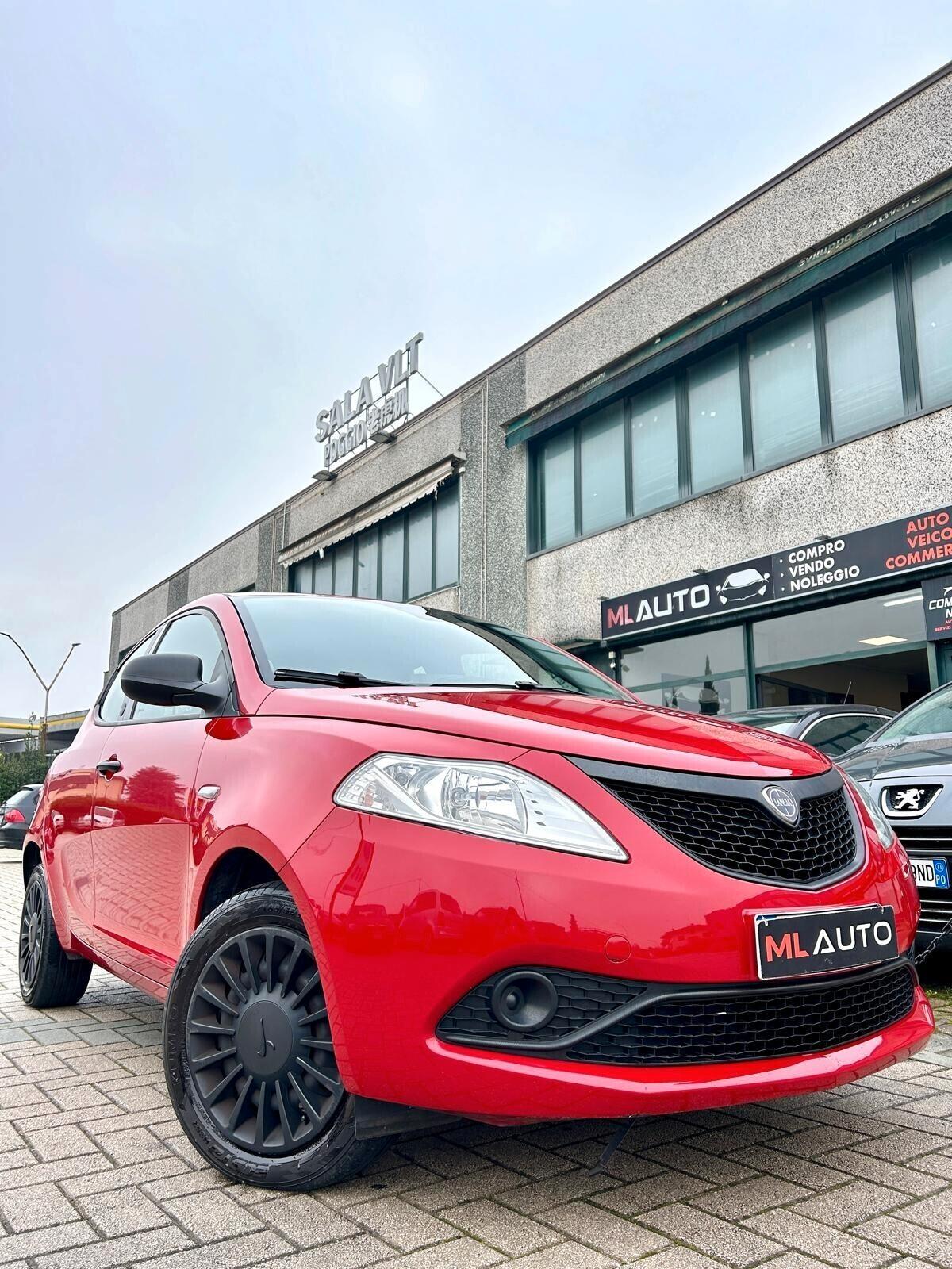 Lancia Ypsilon 1.0 FireFly 5 porte S&S Hybrid Ecochic Silver - ok neop.