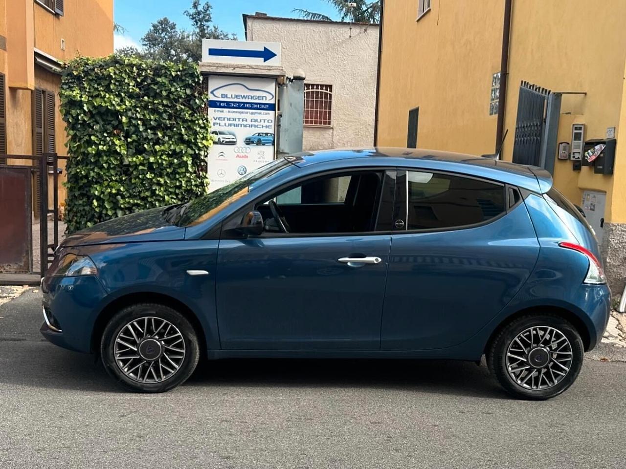 Lancia Ypsilon 1.0 FireFly 5 porte S&S Hybrid Ecochic Silver
