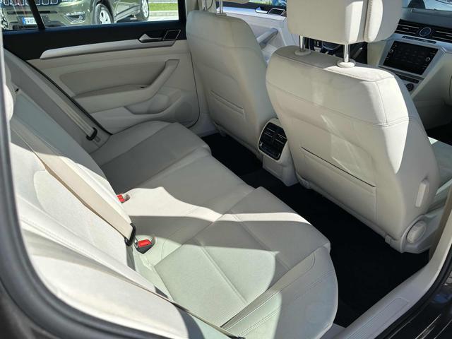 VOLKSWAGEN Passat Variant 2.0 TDI DSG Executive BlueMotion Tech.