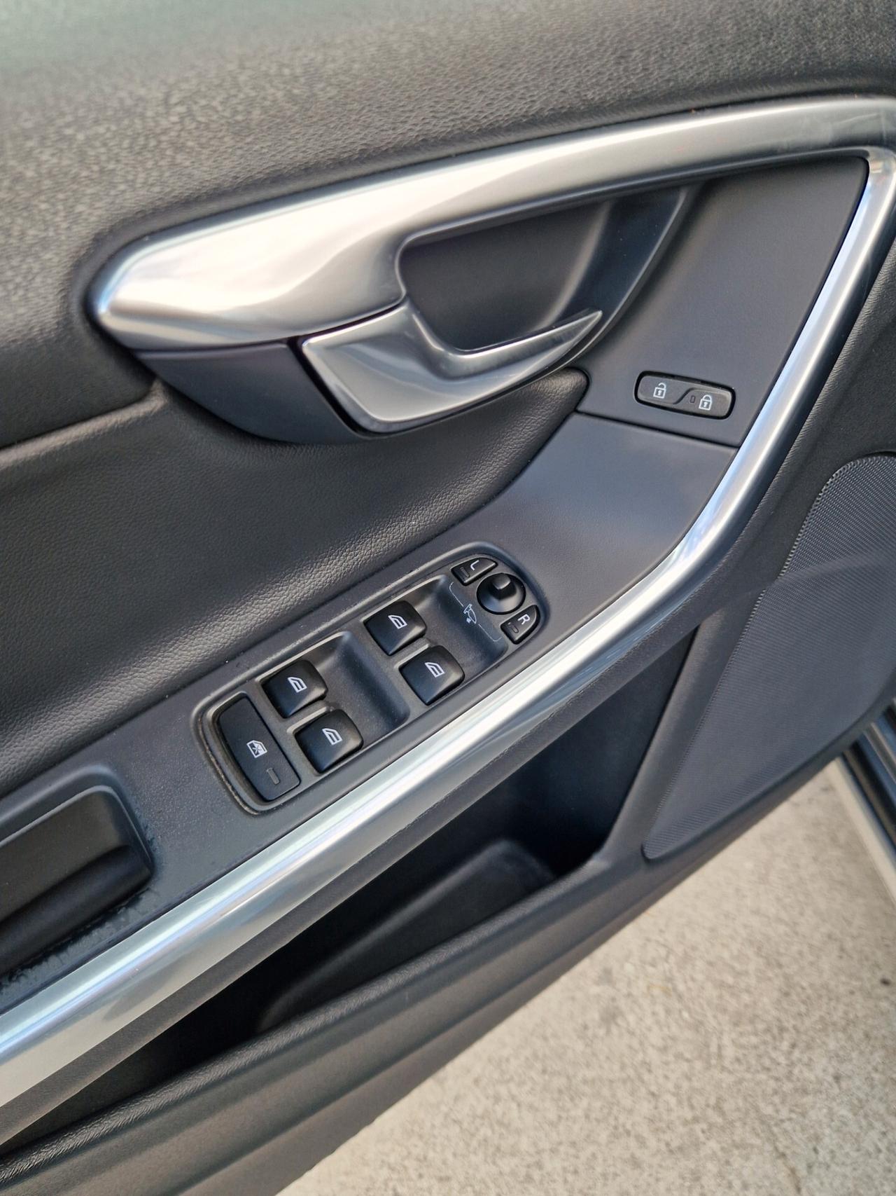 Volvo V60 Cross Country D3 Momentum