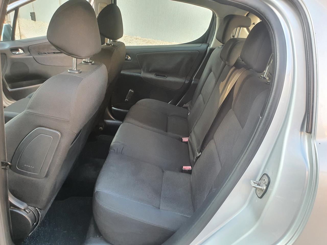 Peugeot 207 1.6 HDi 90CV 5p. XS