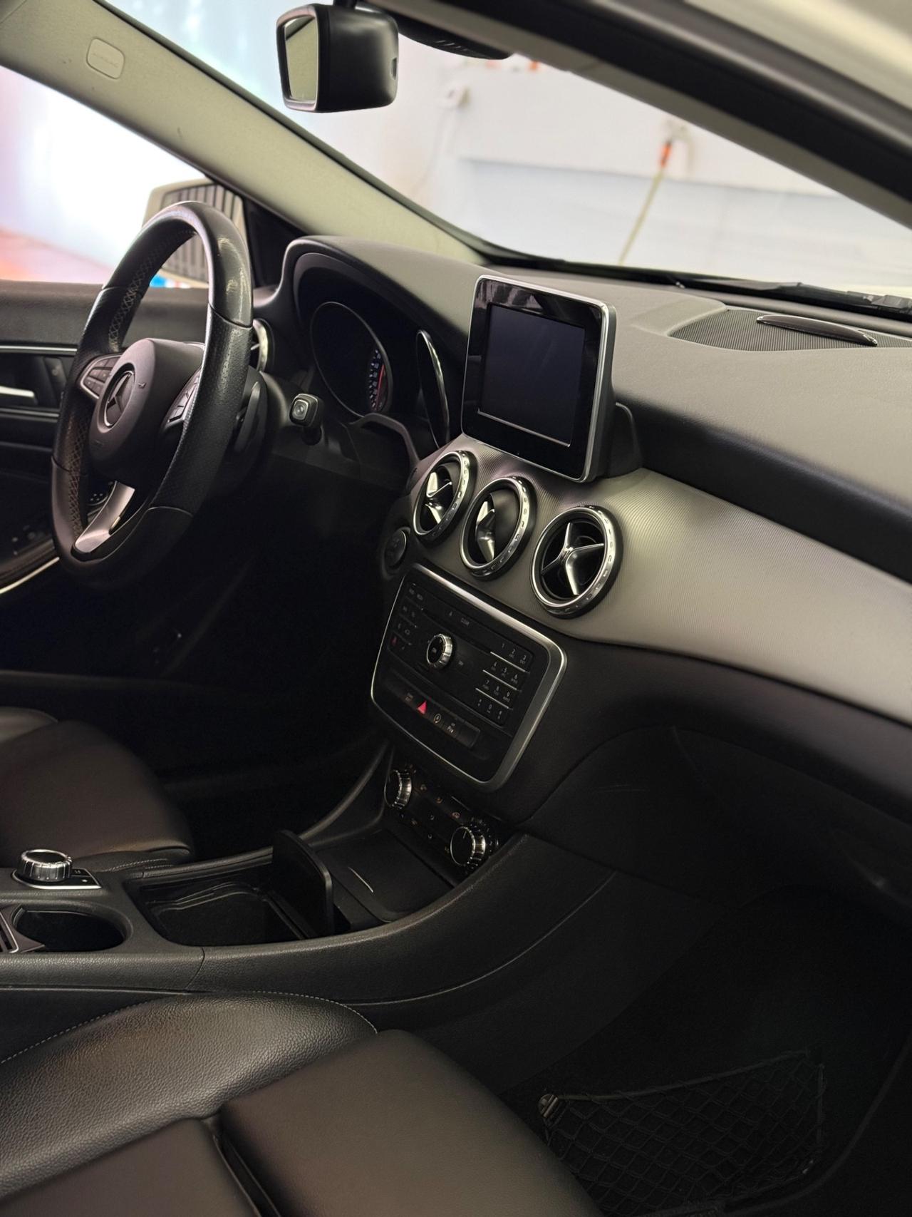 Mercedes-benz GLA 200 d Automatic Enduro Activity