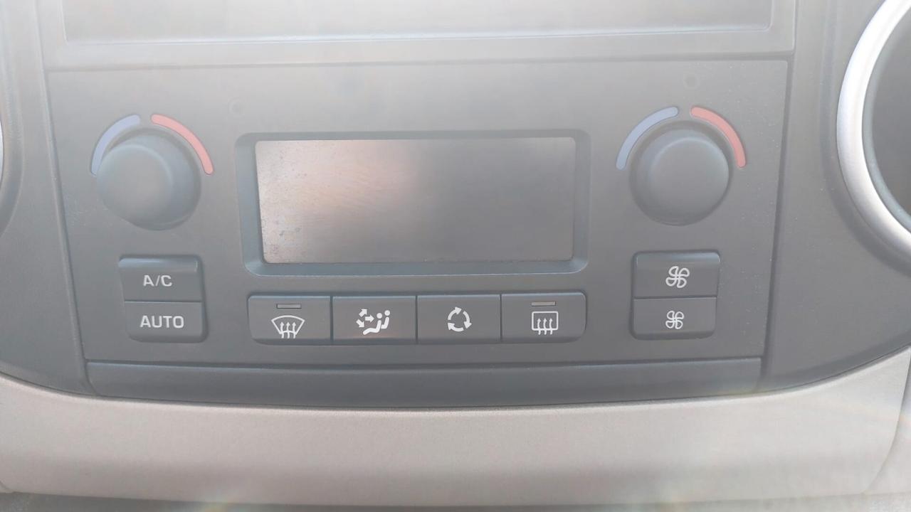 Peugeot Partner 1.6 Diesel 7 posti Neopatentati
