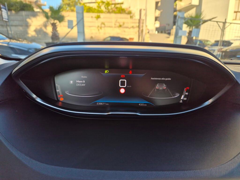 Peugeot NEW 3008 BlueHDi 130CV MANUALE
