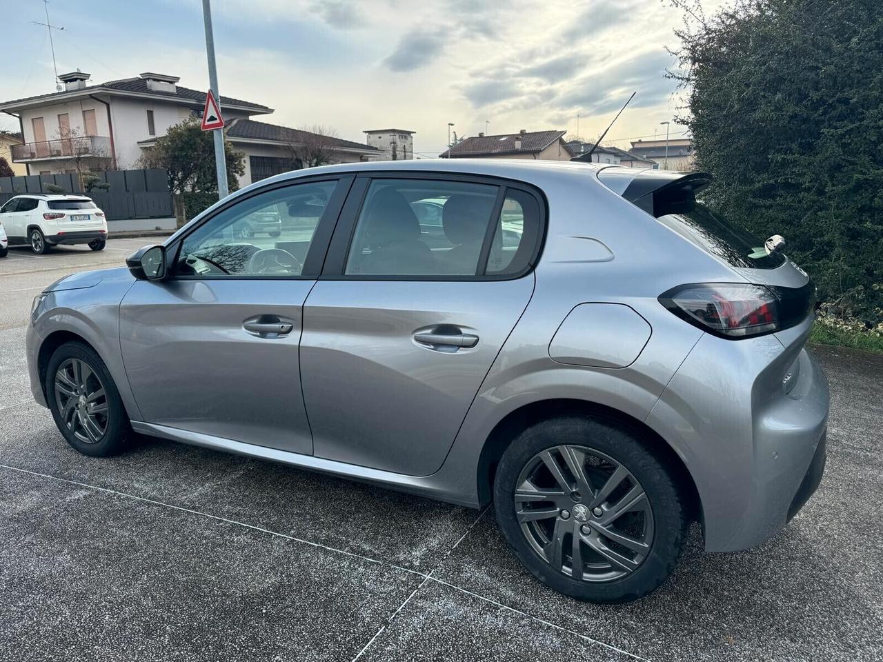 Peugeot 208 PureTech 75 Stop&Start 5 porte Allure Pack neopatentati