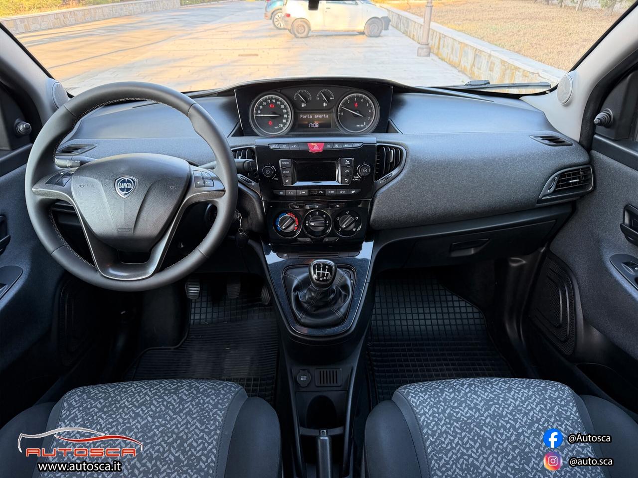 Lancia Ypsilon 1.0 FireFly Hybrid Ecochic Silver