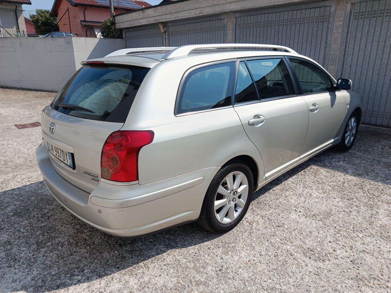 Toyota Avensis 2.0 D-4D 16V Station Wagon DOPPIO TRENO DI PNEUMATICI