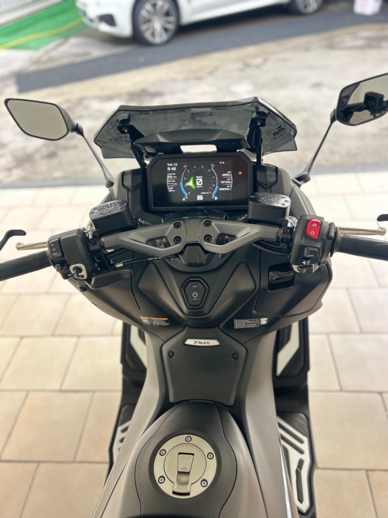 Yamaha T max 560 2024 0 sinistri Nuovo