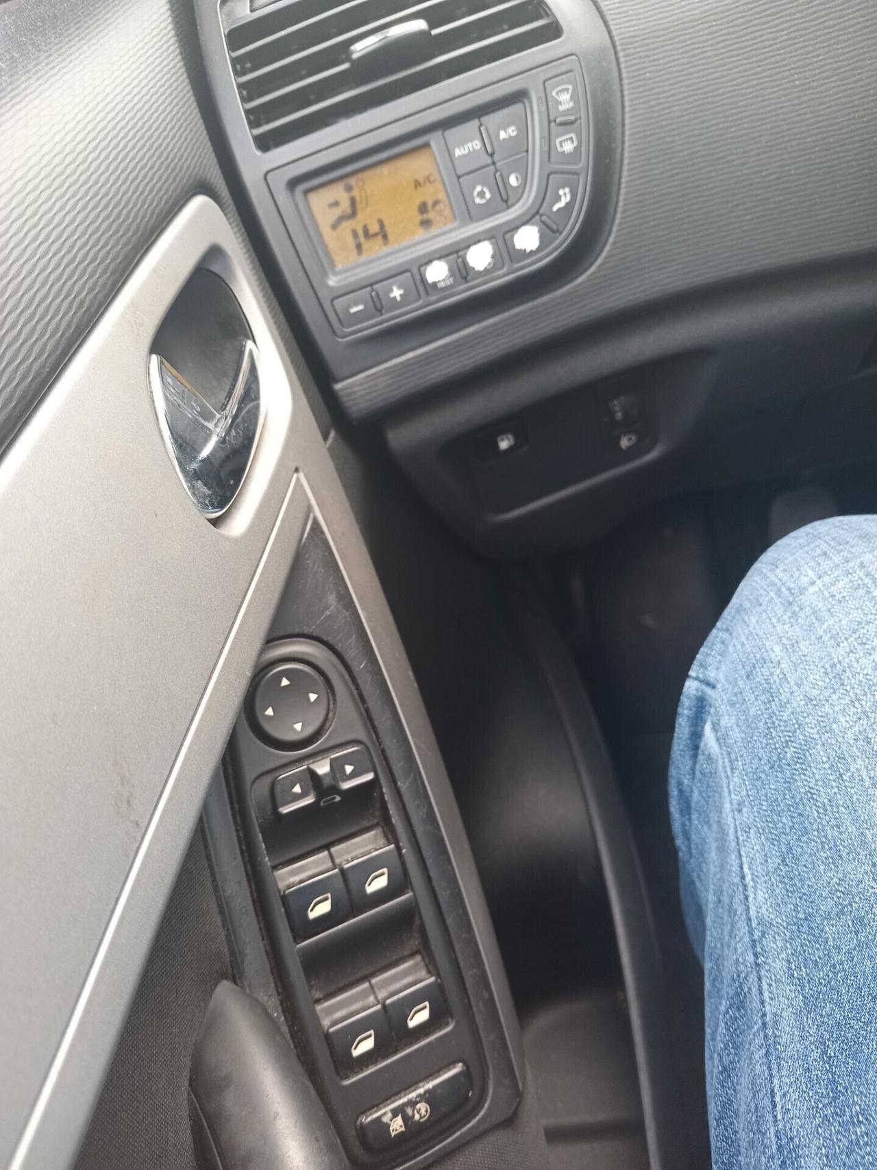 C4 Picasso 1.6 HDi C.V 110 Exclusive 7 POST PER NEO PATENTATI