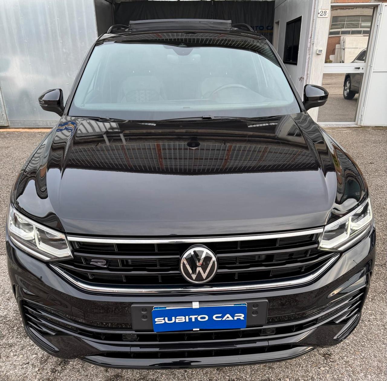 Volkswagen Tiguan 2.0 TDI 150 CV SCR DSG R-Line TETTO APRIBILE BLACK PACK