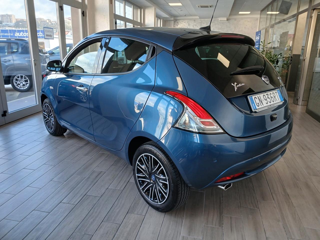 Lancia Ypsilon 1.0 HYBRID 70CV GOLD 2023
