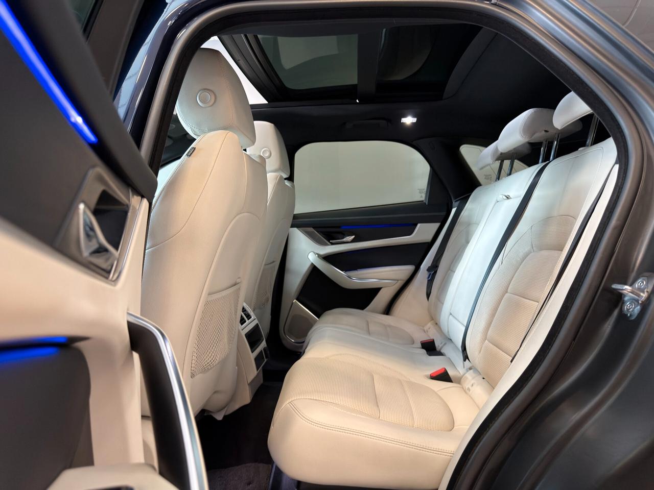 Jaguar F-Pace 2.0 250 CV AWD aut. R-Dynamic Black