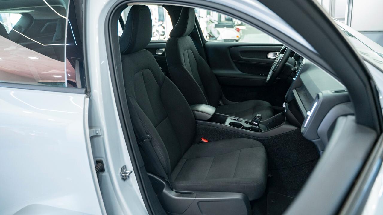 Volvo XC40 2.0 D3 150 CV MOMENTUM PRO AUTO NAVI LED FULL OPTI